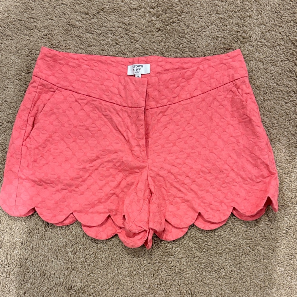 crown & ivy Coral Textured Scallop-Hem Shorts